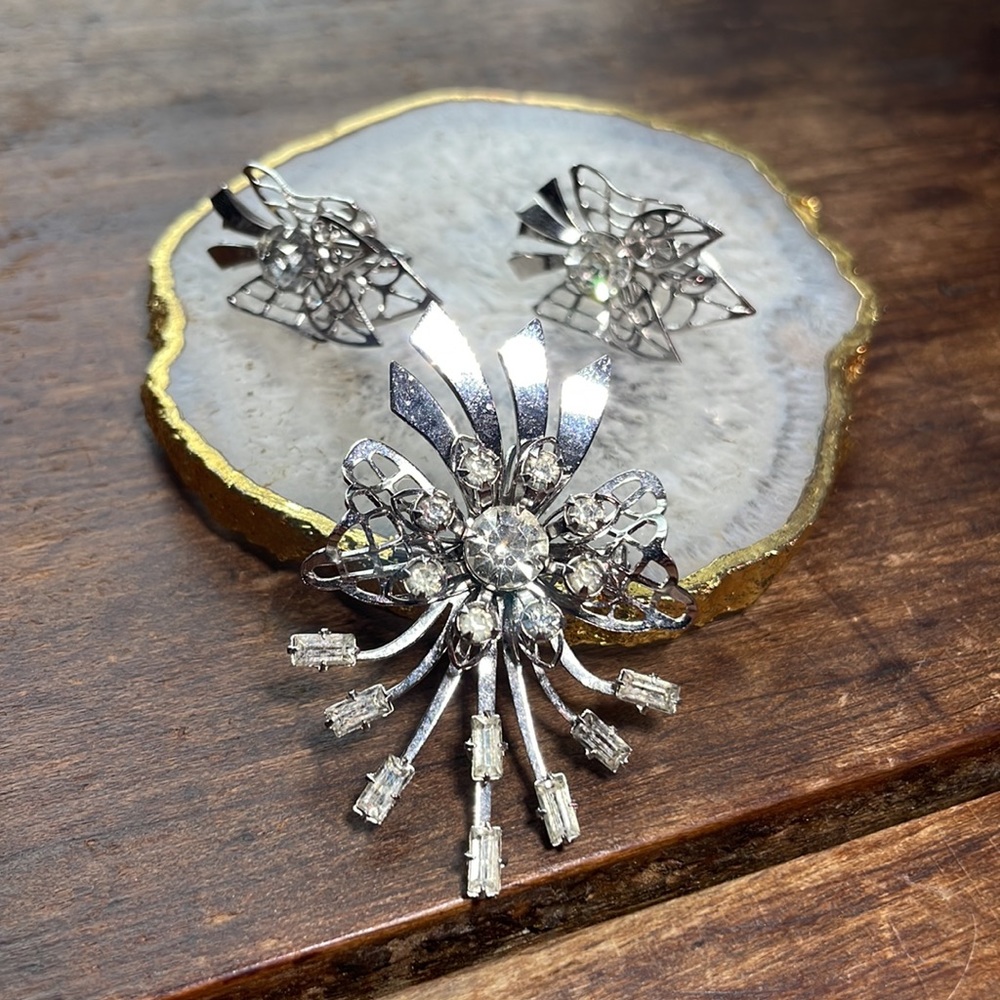 VINTAGE ICY Silver Starburst Cutout Earring & Necklace / Brooch Set